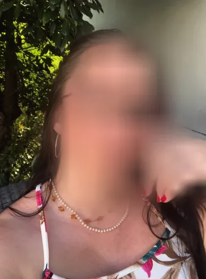 Amina, 39