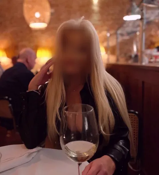 Amira, 37