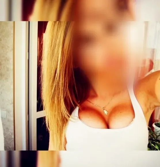 Andrea, 28