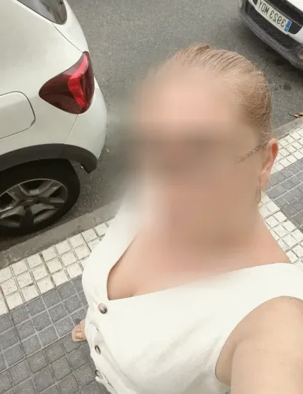 Ella, 38