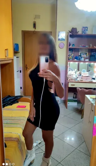 Emilia, 34