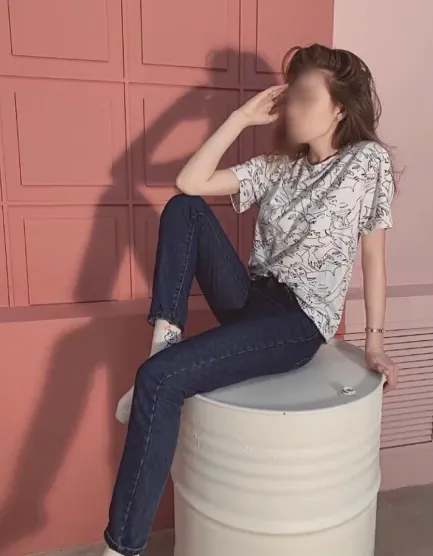 Katrine, 21