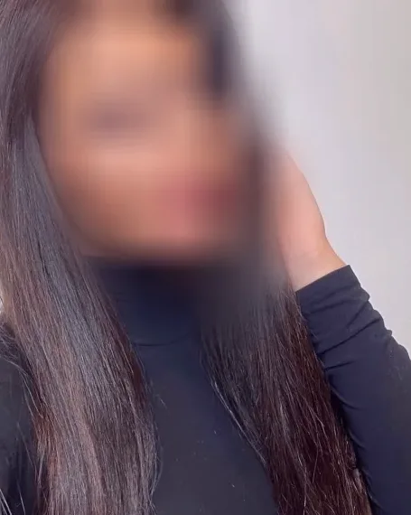 Rosa, 28