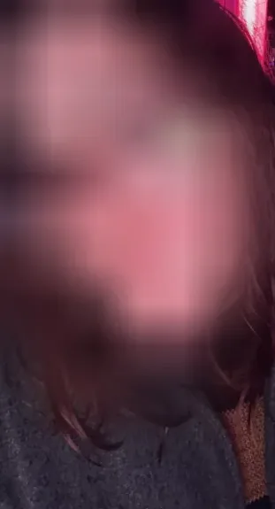 Rosa, 24