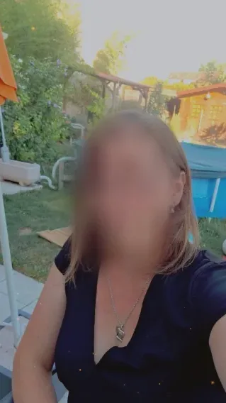 Simone, 37