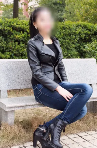 Yasmin, 31