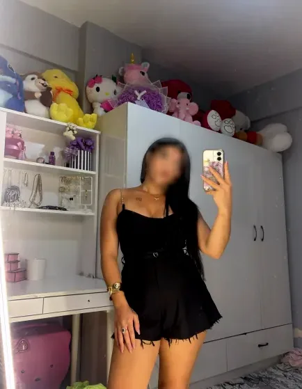 Yasmin, 27